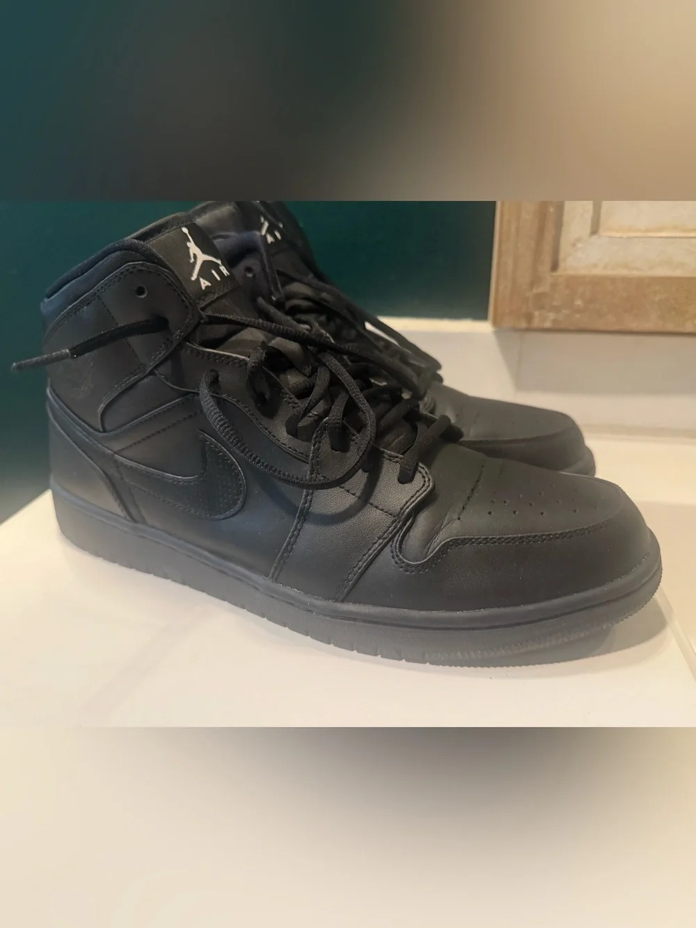 Air Jordan 1 Retro High-Top Sneakers - Black Size 12